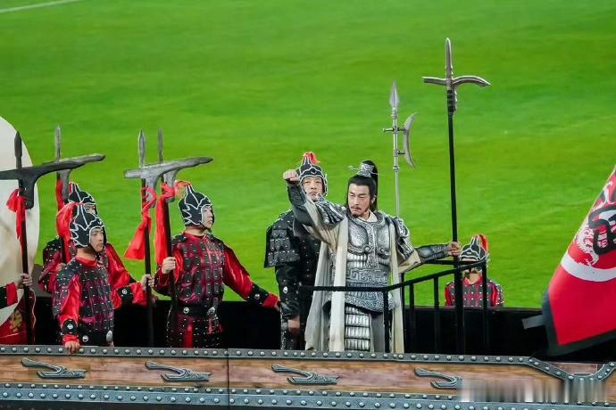 天赐良机，蜜雪冰城真的可以考虑请何润东来代言了！这个广告语也太顺口了，简直自带传