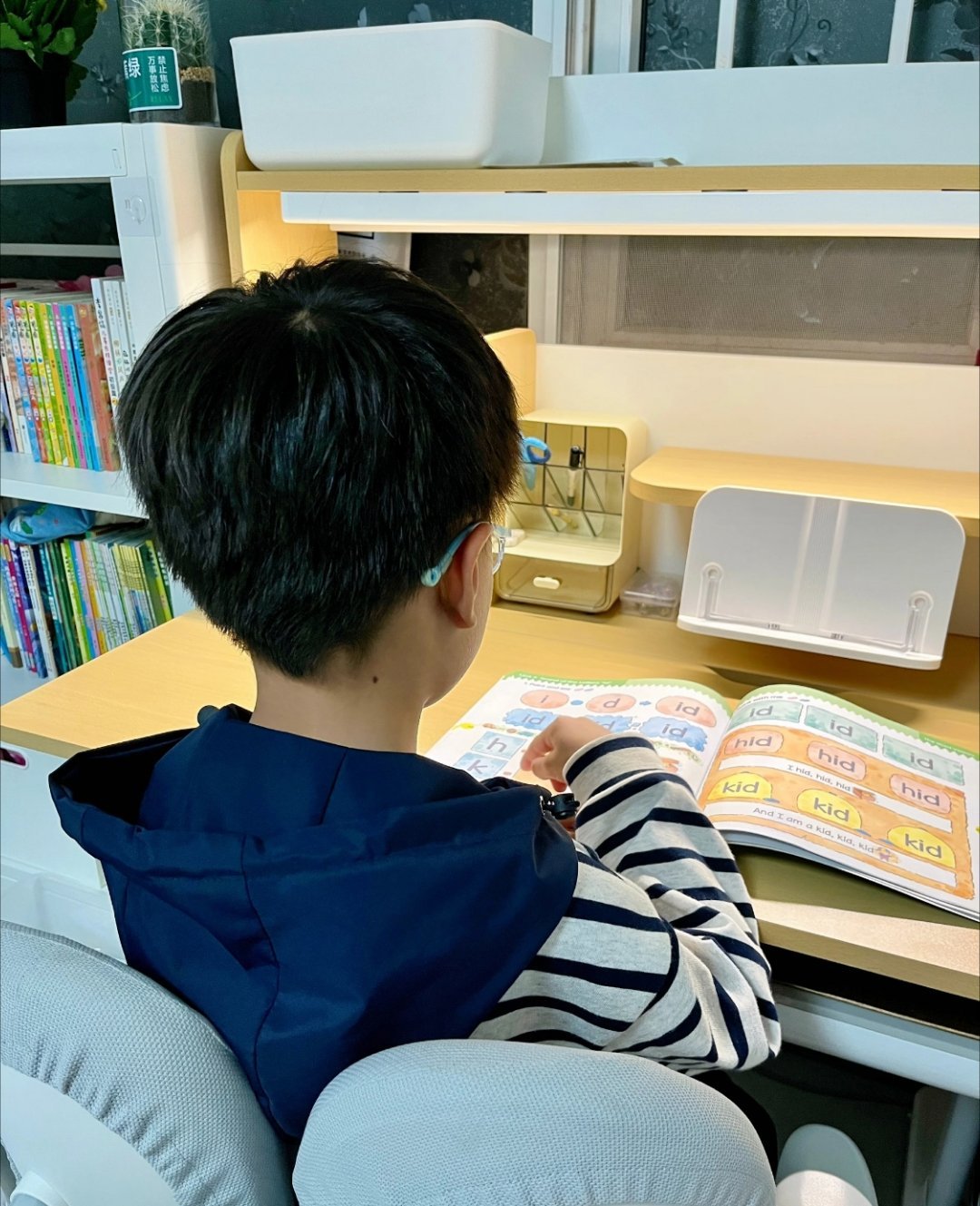 同样辅导学习，医生爸妈和老师爸妈真不一样。医生看作业：先找问题、讲原理、找根源，