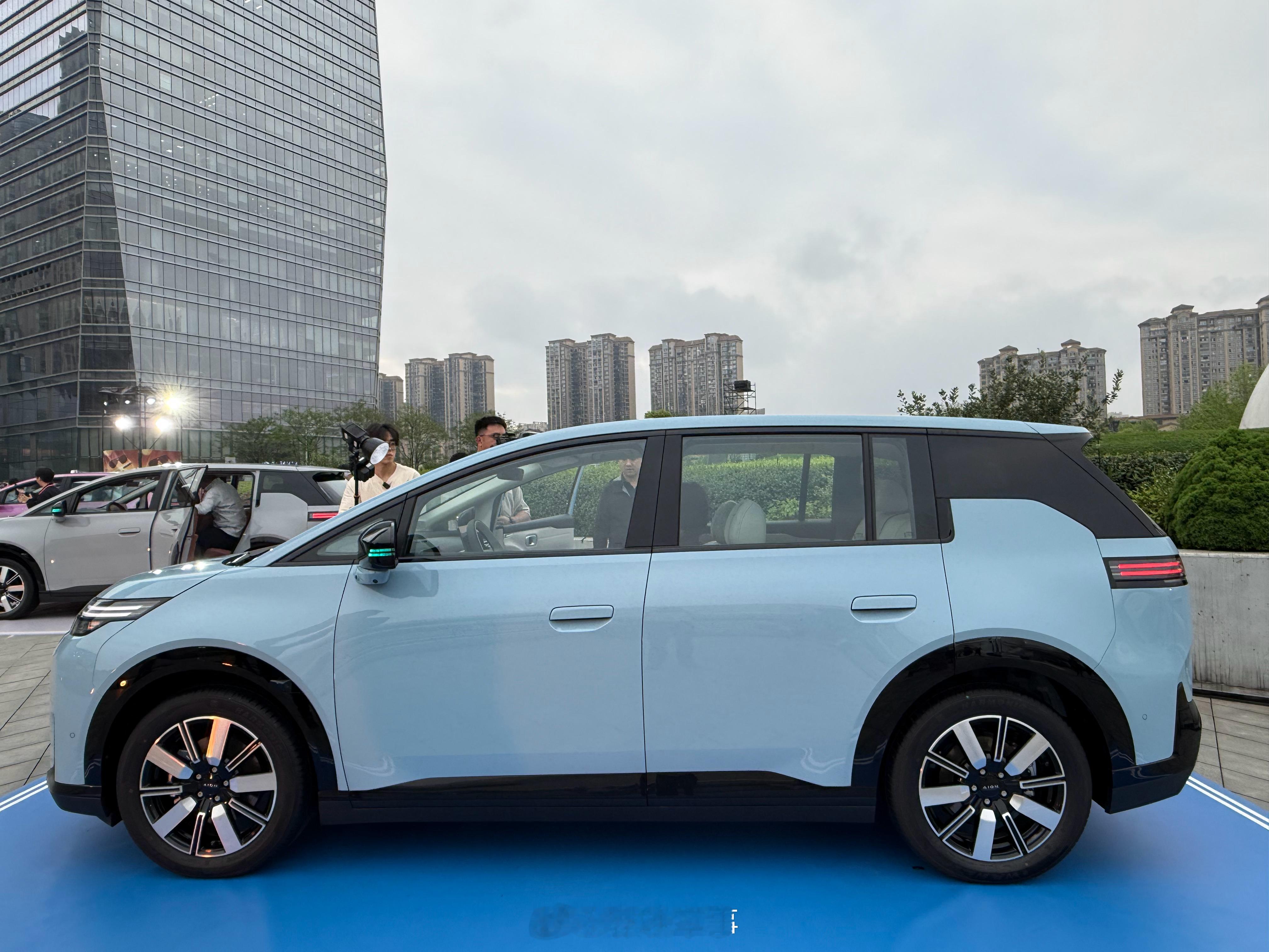 这价格有点东西啊11.58万就把激光雷达和副驾零重力座椅都安排上了而且还整了个“