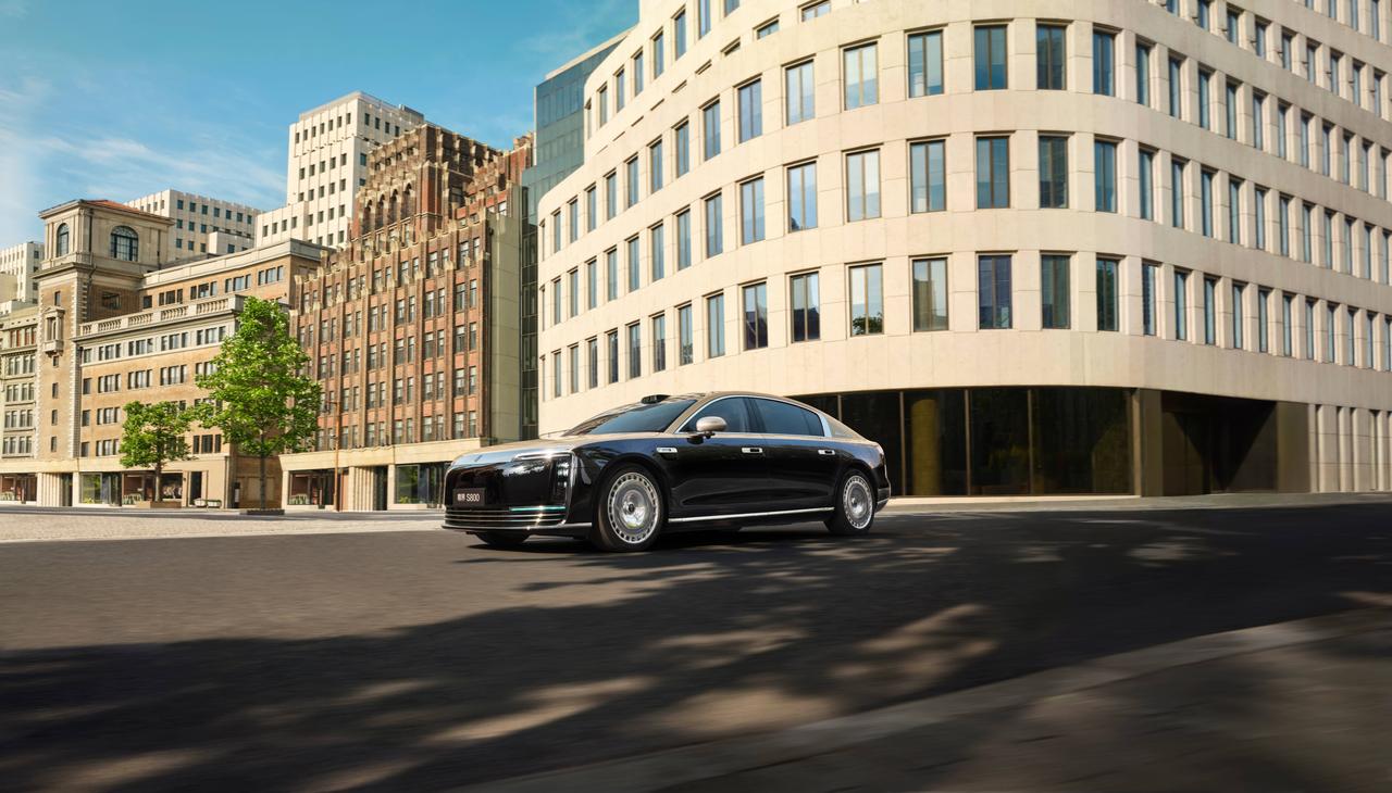 随着3月4日鸿蒙智行技术焕新发布会开启，行业对尊界S800的关注再度升温。这款已