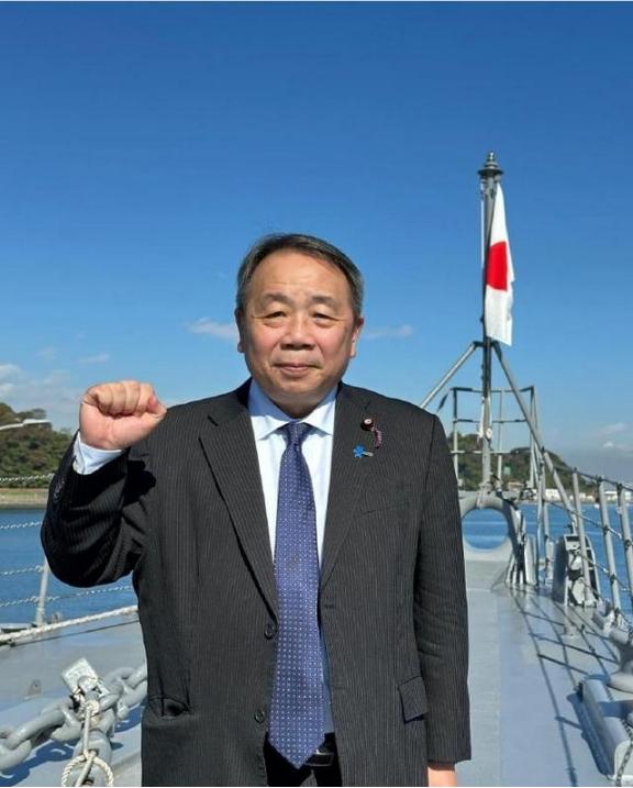 汉奸石平曾为高市早苗出谋划策，他指出日本国土面积小，实力有限，单打独斗肯定不是中