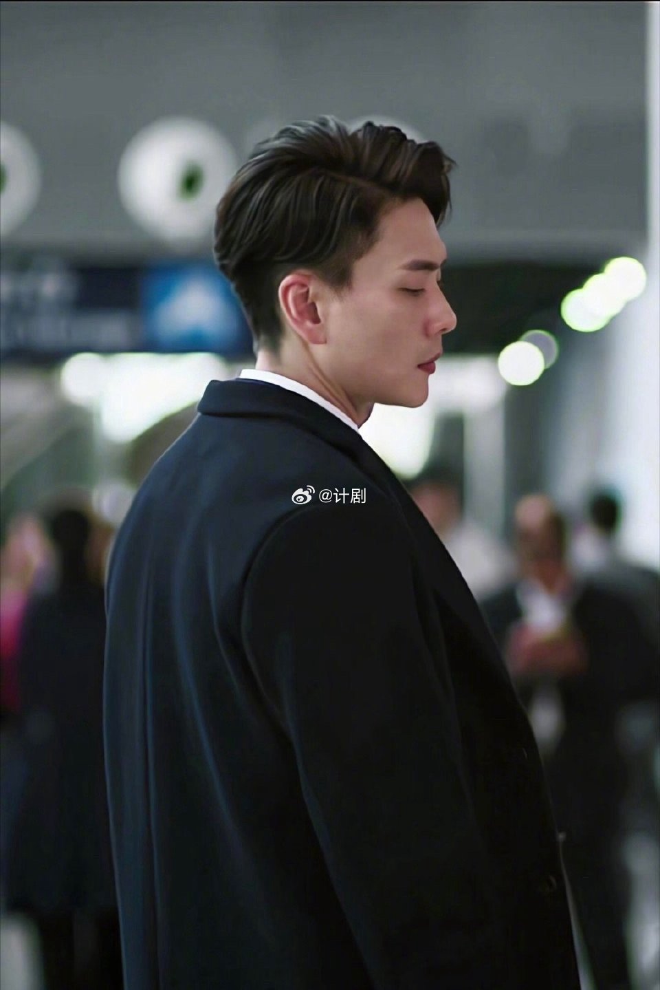 黄宗泽跑完马拉松接着去健身房跑 别人跑完马拉松是躺平，黄宗泽跑完马拉松是加练，这