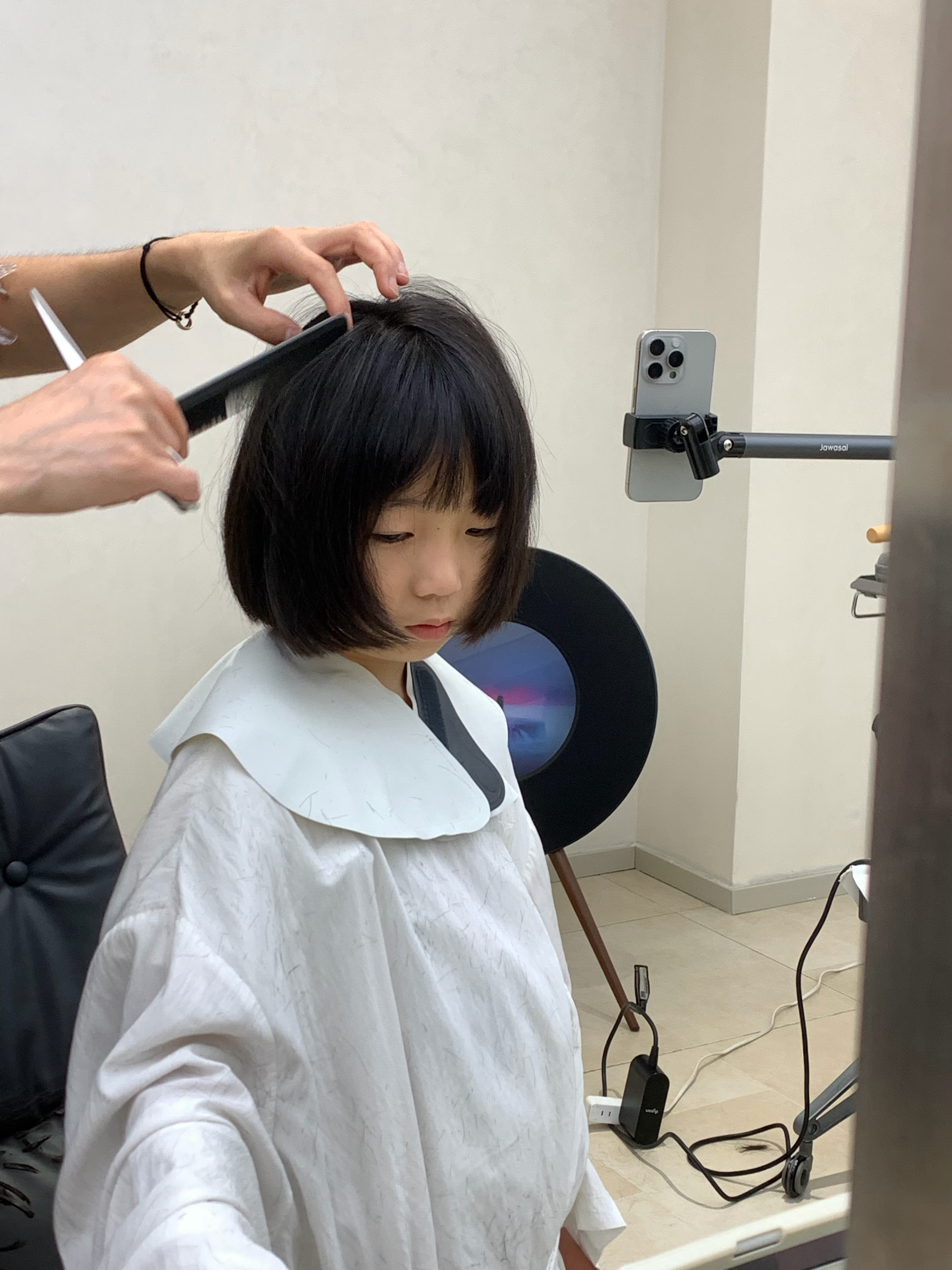 带孩子返老还童了。 