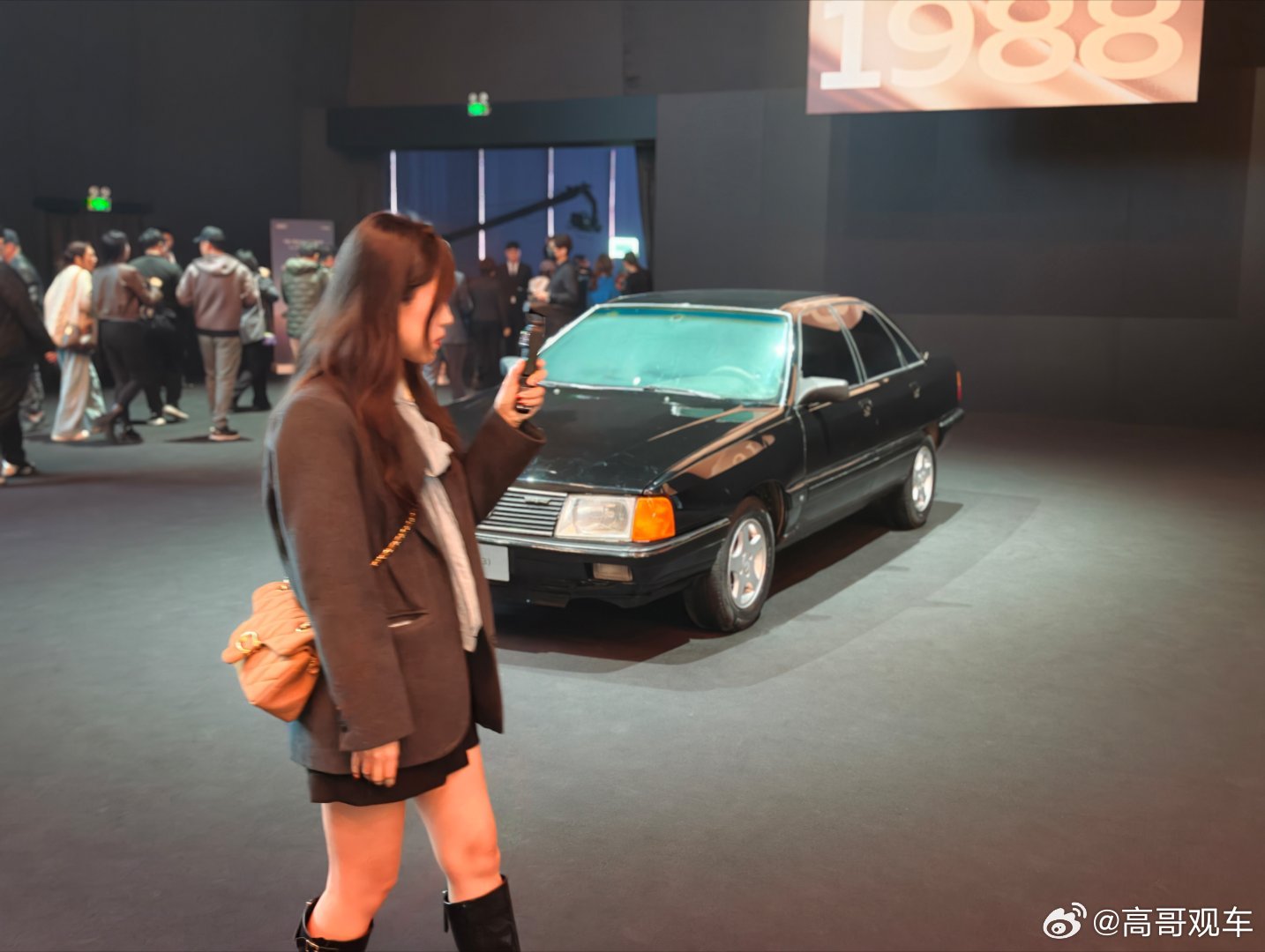 德系车大v聊车 Excuse me，麻烦让一下，挡着我看车了 北京·首都国际会议