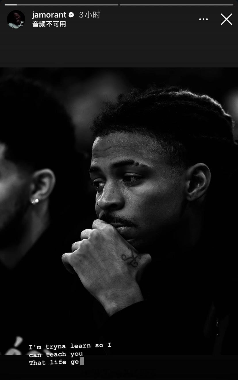 莫兰特更新了ins story，黑白风的自己，看来真的很郁闷…