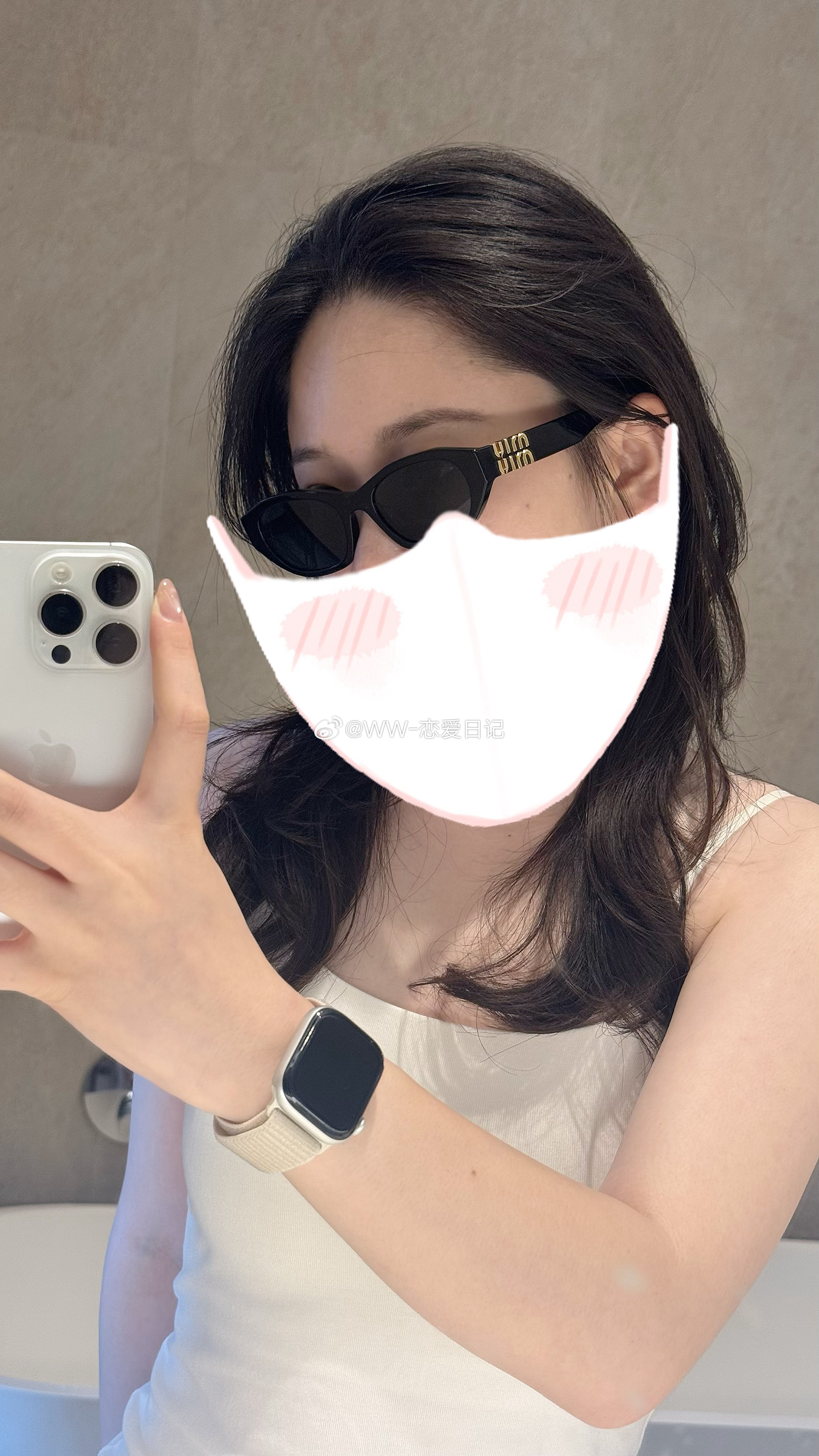 miumiu的墨镜，在一堆墨镜里，是封神一般的存在除了有点沉 