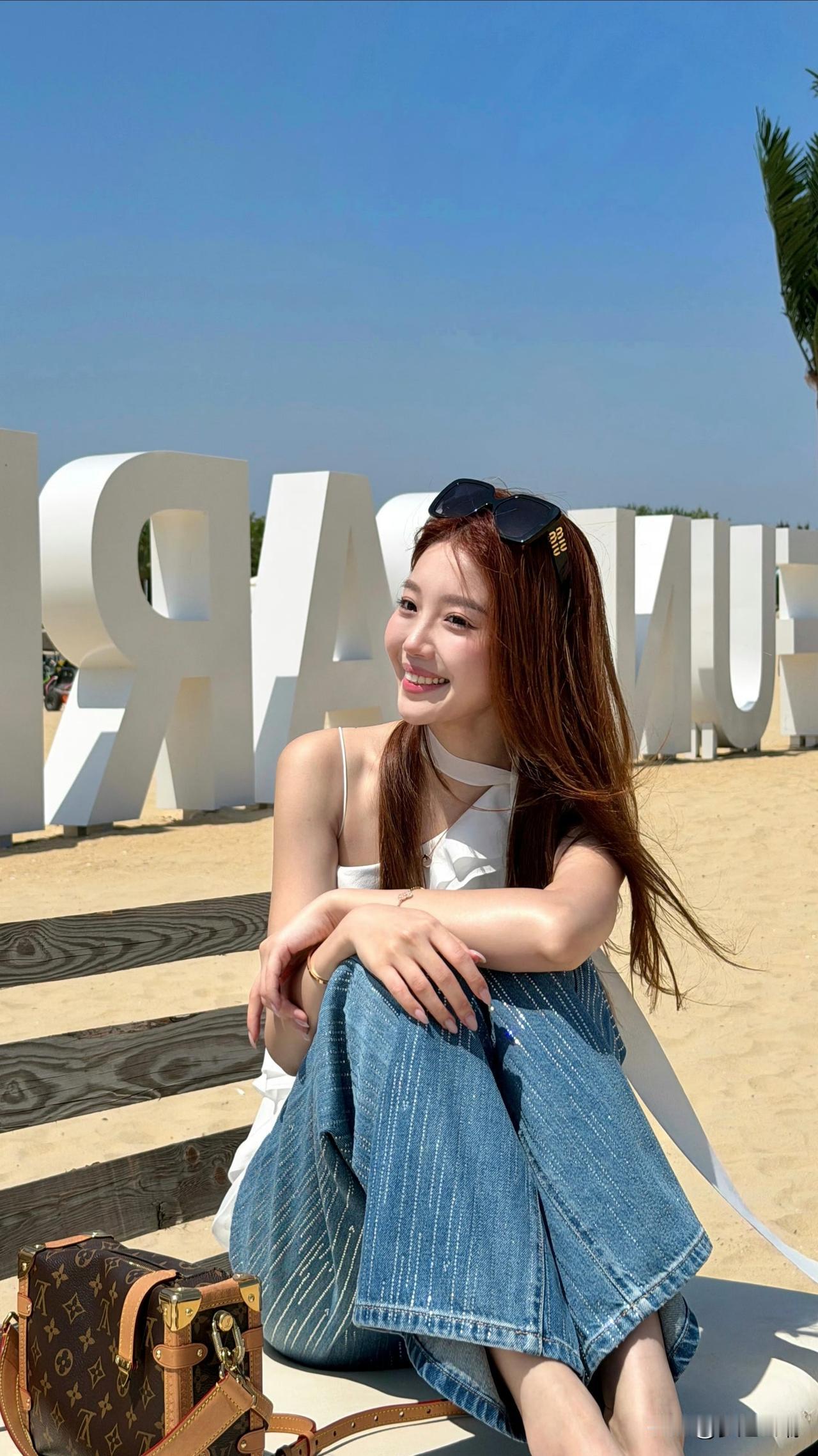 阳光沙滩，甜美笑容，度假穿搭，享受美好时光！🌞🏖️👗💃