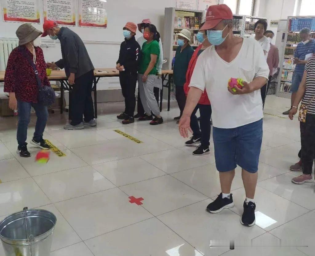 准备买房的，奉劝大家一句，如果是二手房，一定要留意下，楼上楼下的邻居。楼下还好，