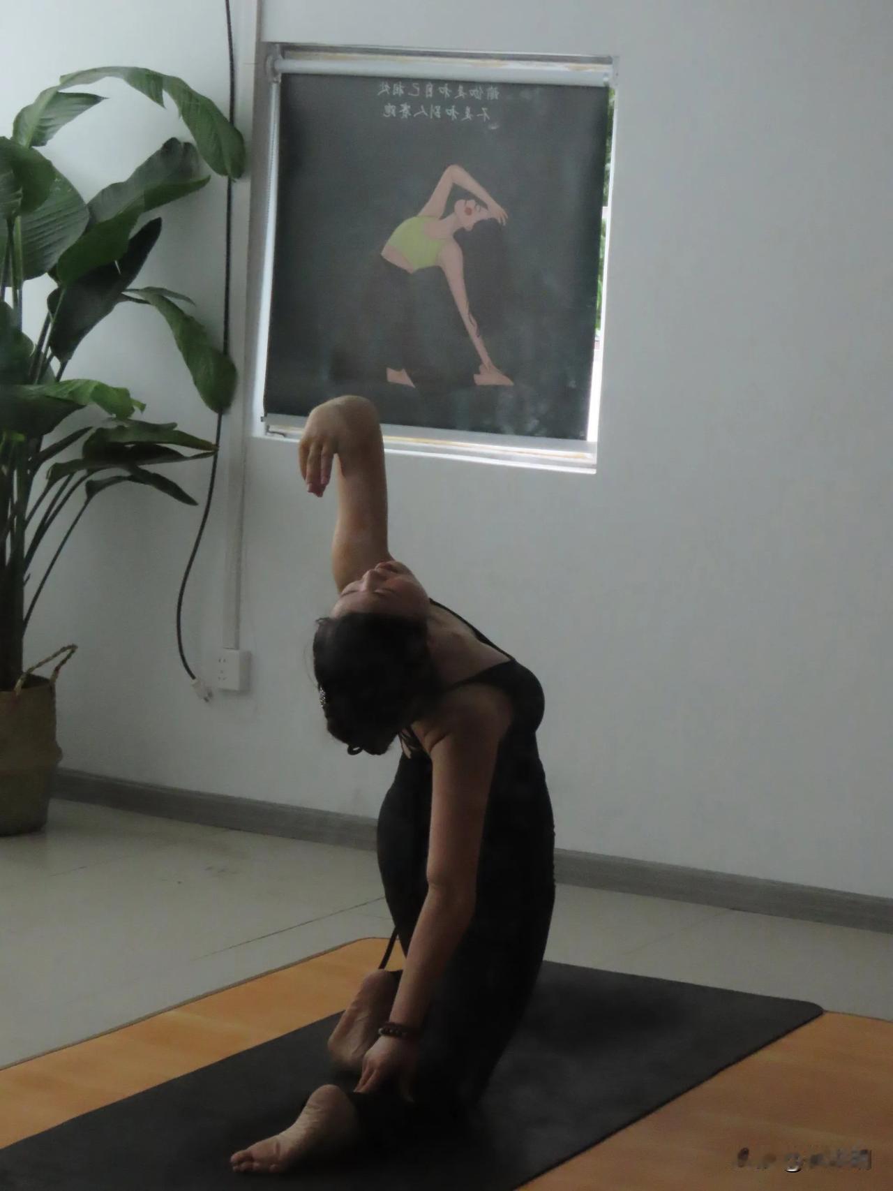 瑜伽静思，身心皆放松。