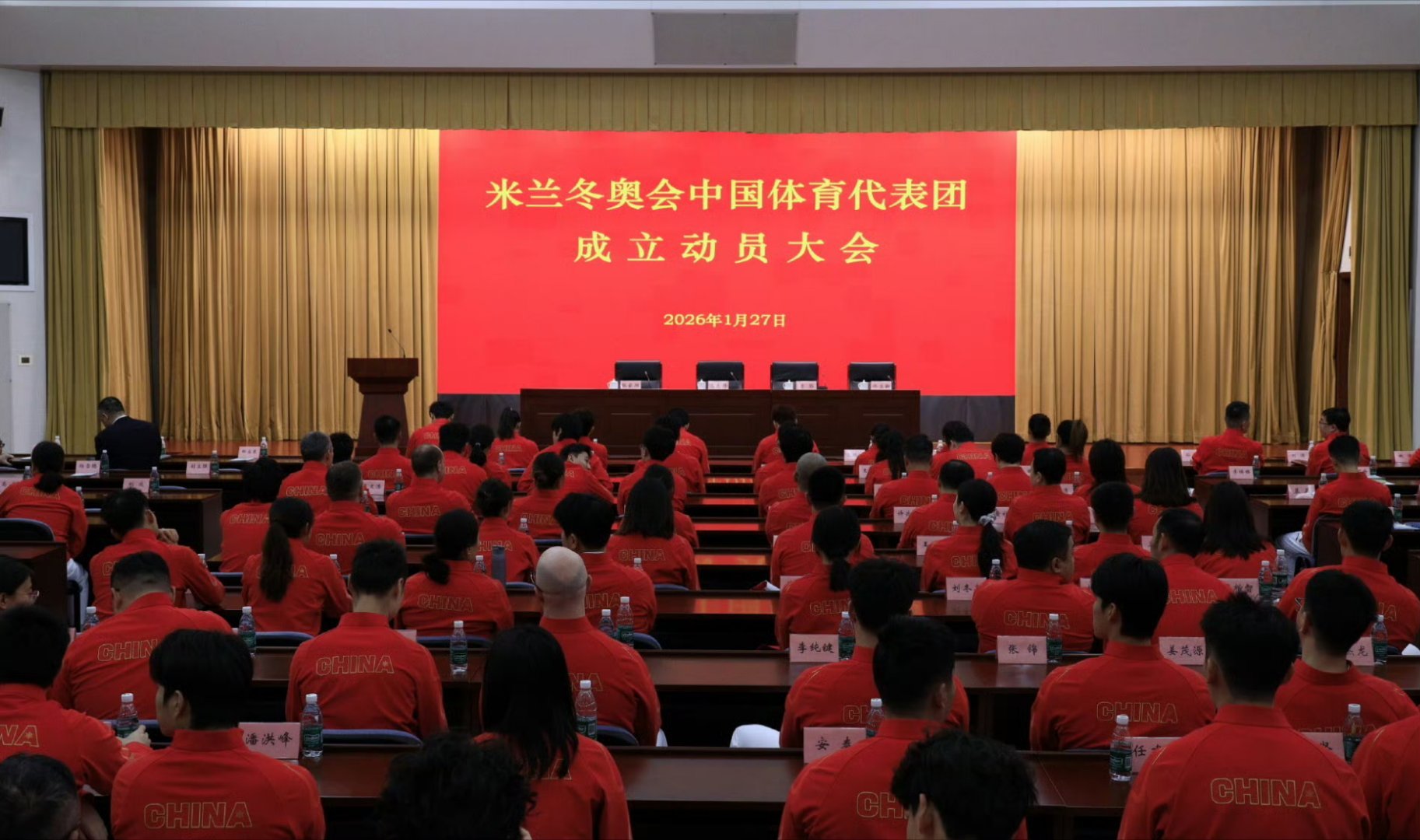 米兰冬奥会主打一个松弛松弛的米兰赛场，冲刺奖牌的中国健儿！以自在为翼，以热爱为锚