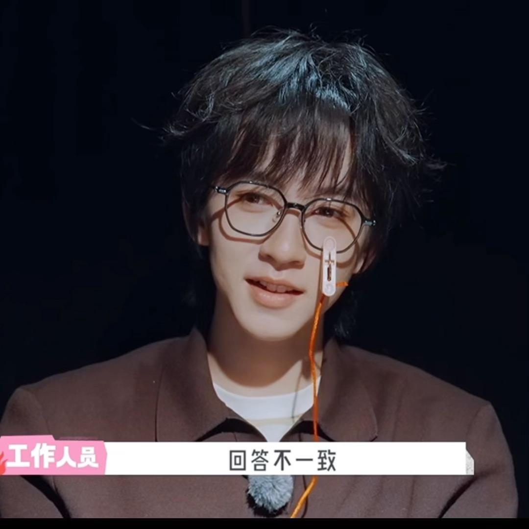 贺峻霖  💚贺峻霖白天开公司晚上写作业 贺峻霖也太牛了！玩游戏顺手拿下全国游走