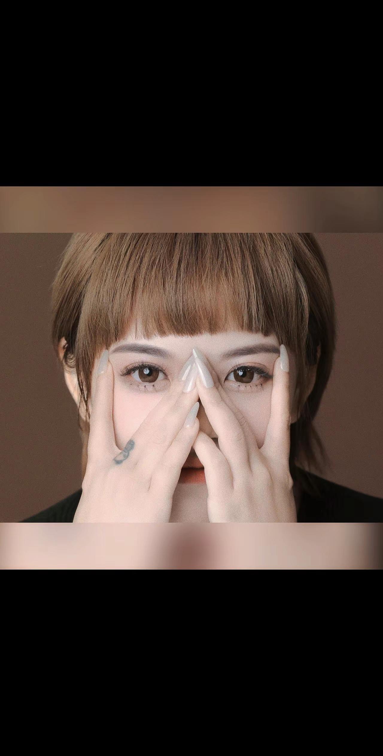爱笑的眼睛，不该流眼泪