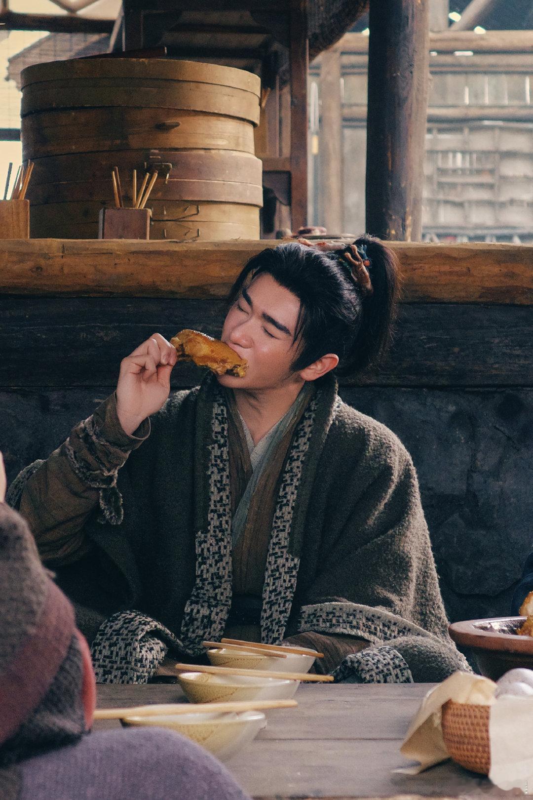 高卿尘回应和田曦薇合作高卿尘回应田曦薇合作逐玉高卿尘群访暖心分享与田曦薇的合作回