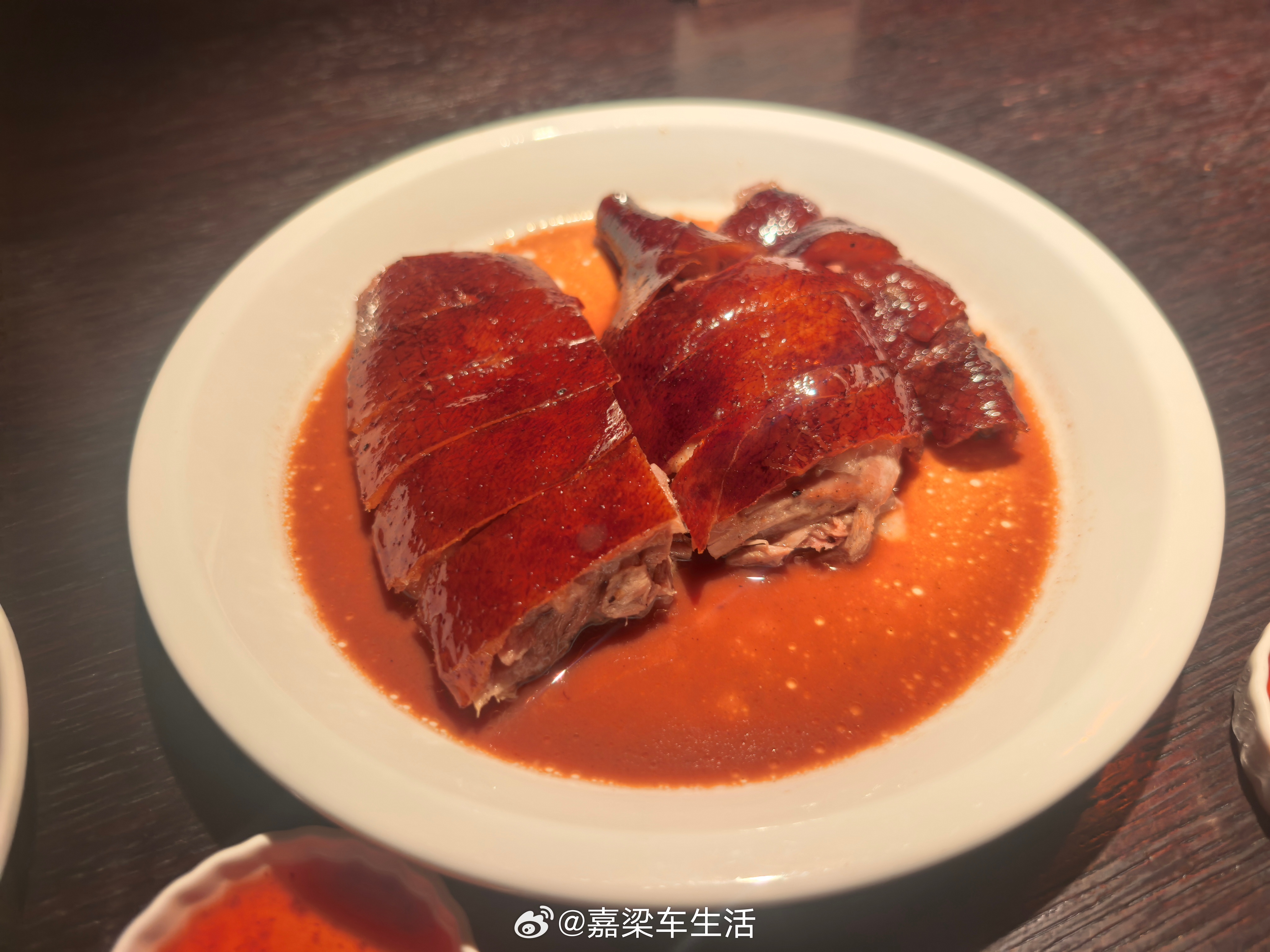 烧鹅还得专门找店吃，之前吃过那么多自助餐中的烧鹅都难吃的要命[允悲]，直到吃到这