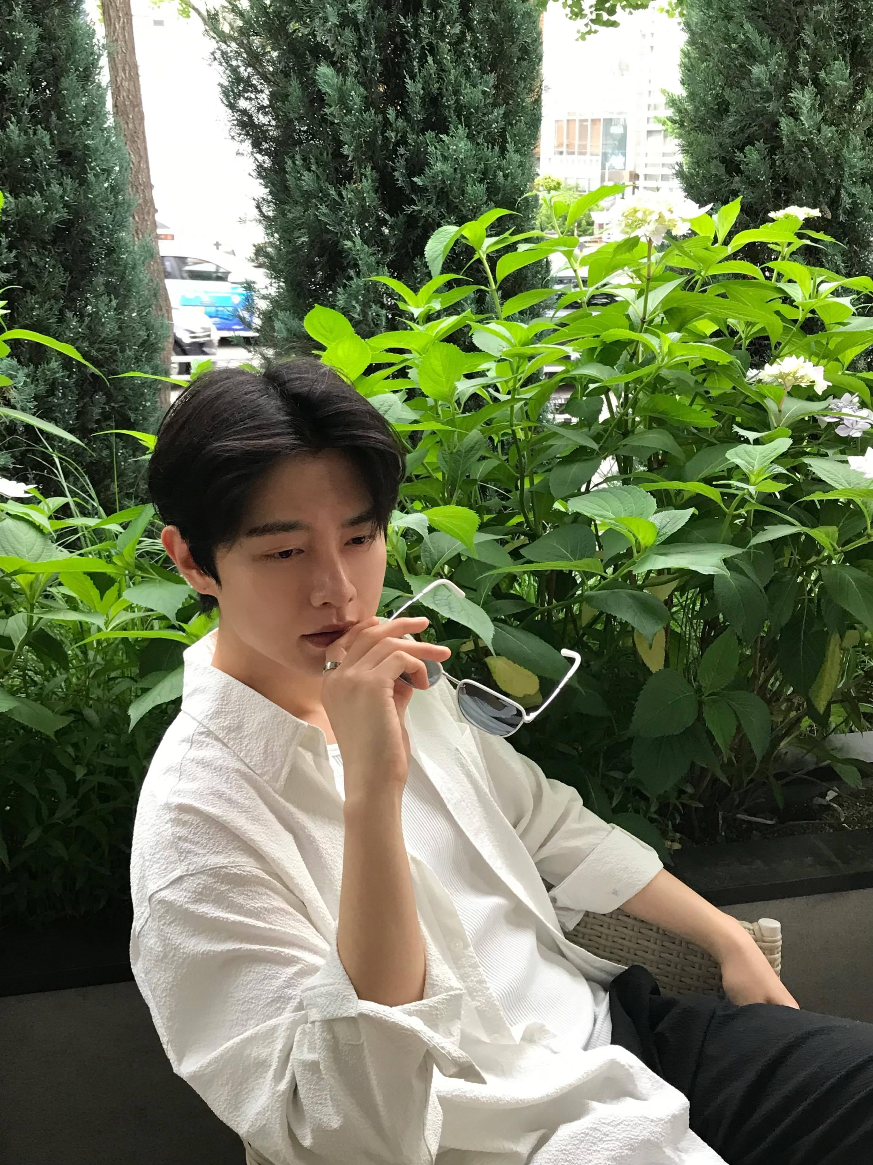 恋爱兄妹 宰亨ins更新：😎@ oliverpeoples 