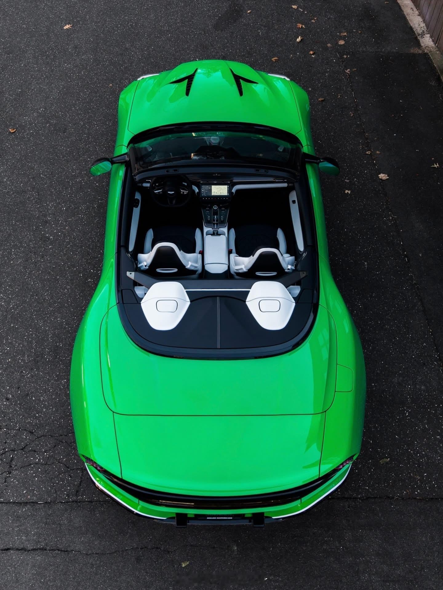 💚🤍💚阿斯顿马丁Vanquish 敞篷版💚🖤💚 