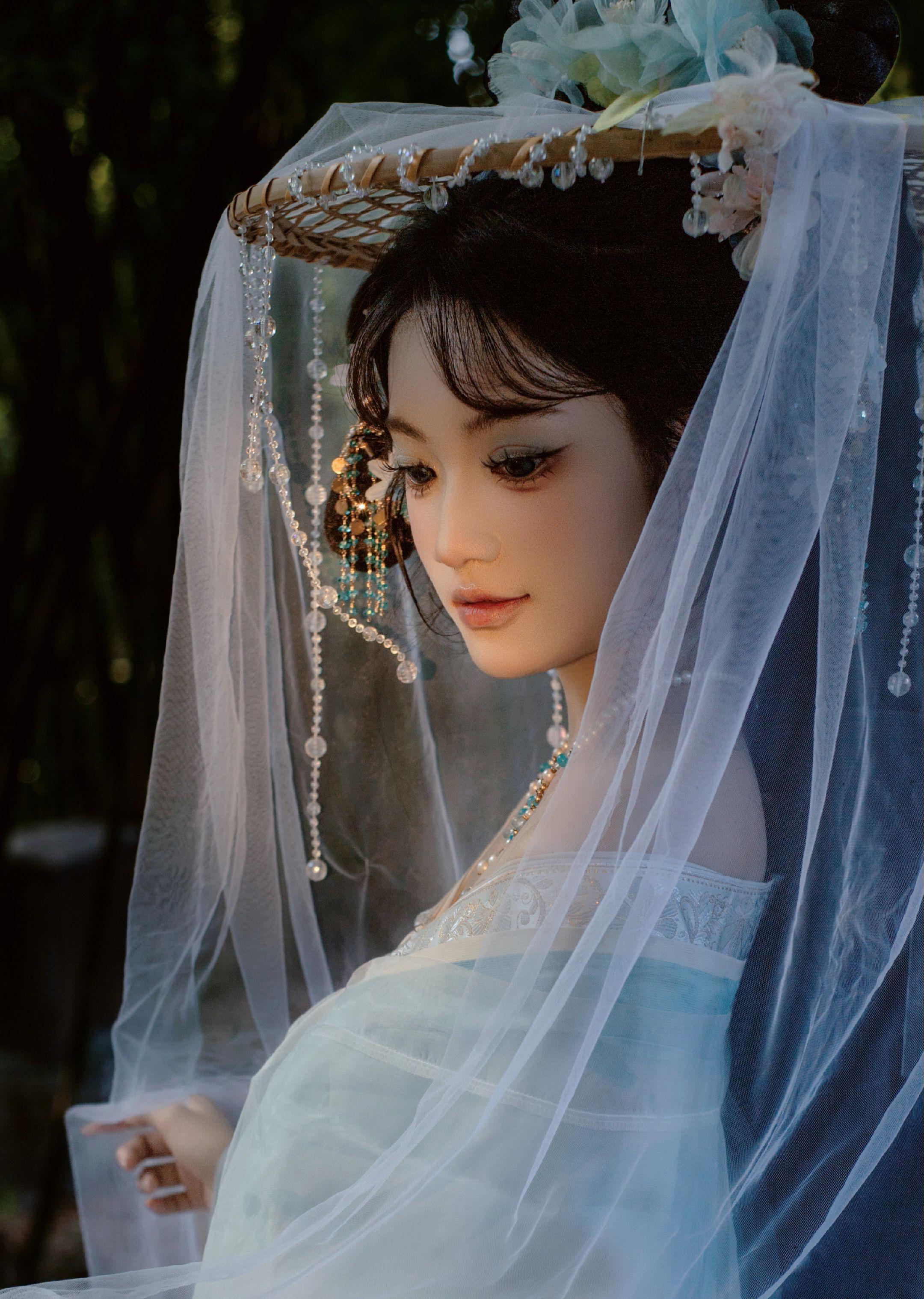 小姐姐说很喜欢我的作品，但是拍完后她非常不满意，说没拍出她要的冷白皮