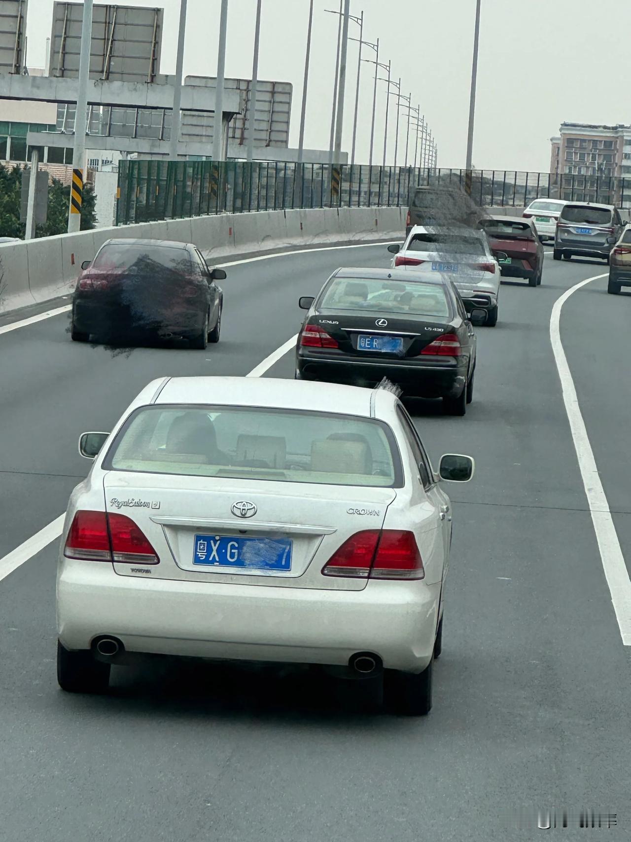 广东该有的样子！路上不少活着的日系老车。#旦场粤爱车# #感受老车的音乐# #广