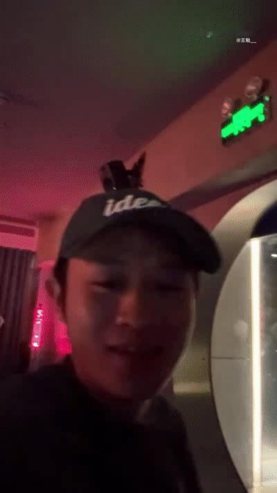 我是王勉我同意何广智买单笑不活了！何广智夺冠请客，最后是王勉买的单？王勉在线求公
