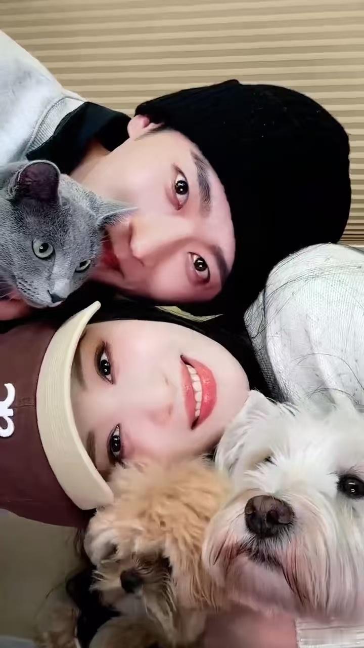 王楚然丞磊拍上全家福了情人节被鱼蛋CP喂饱糖！全家福温馨又可爱，这售后真的越看越