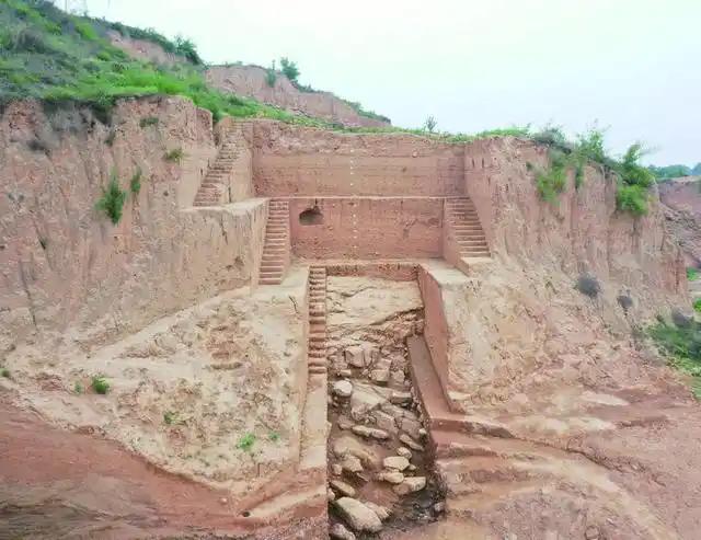 富平地处关中平原与黄土高原过渡地带，秦朝以前的历史遗迹不多，之前发现的零星仰韶文