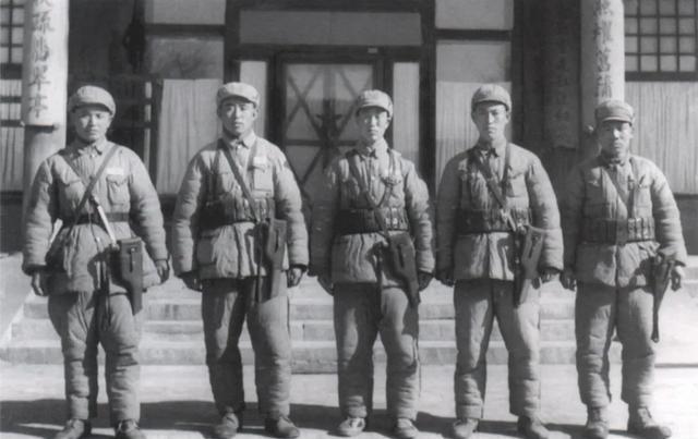 1948年9月，北平市警察局特务科的特务张战民，他跟踪前门火车站的地下党员搬运工