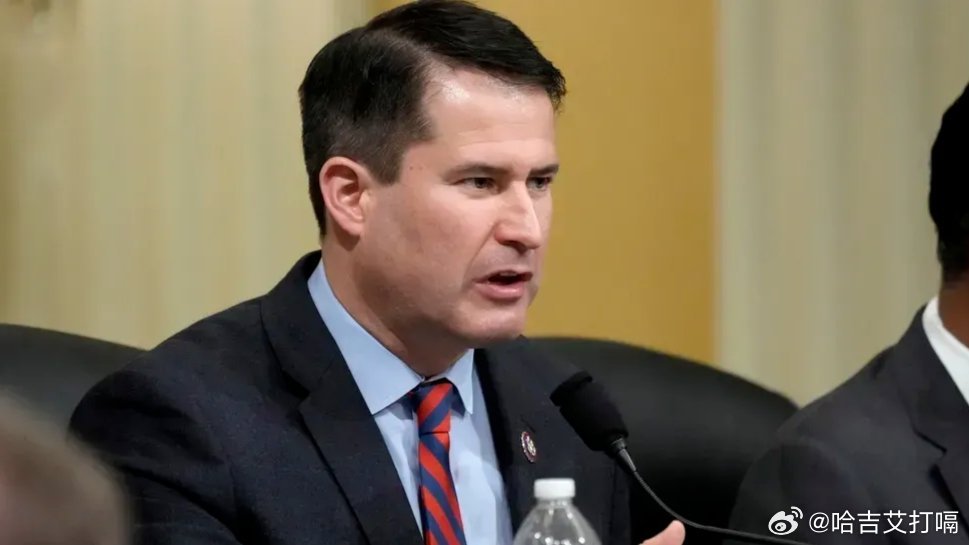 凤凰新闻【美议员急了：特朗普还搁这乞求中国，我们要输了】【文/观察者网熊超然】在