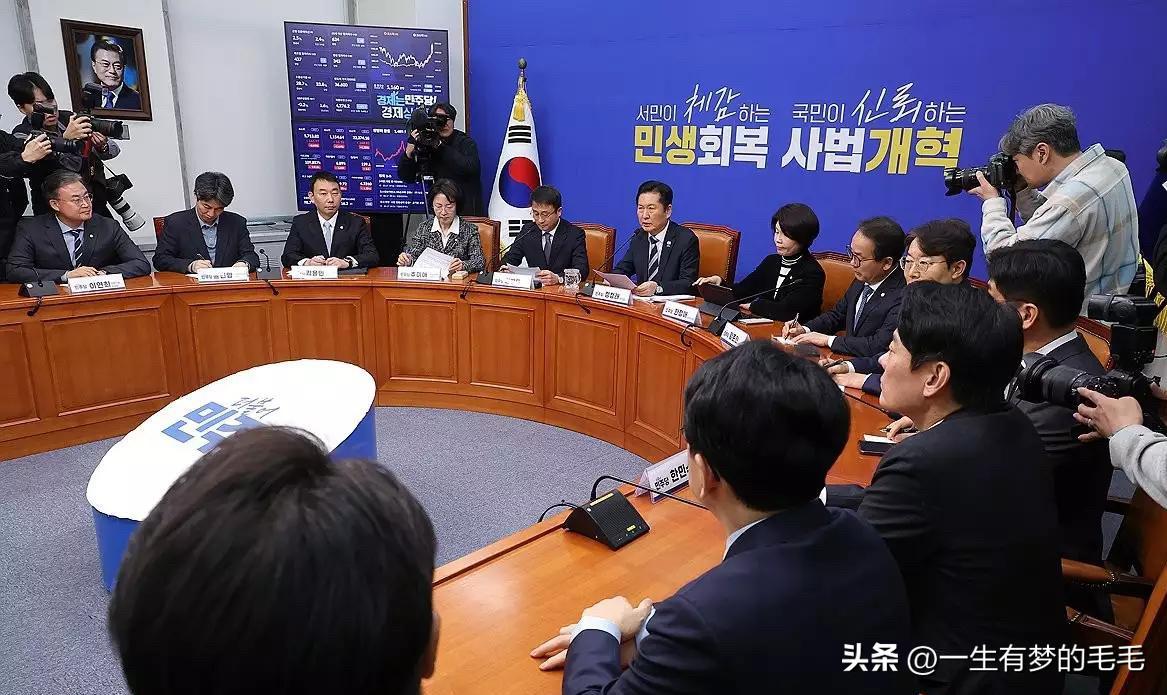 3月17日，韩国总统李在明亲自出面协调敲打党内强硬派后，执政党共同民主党就检察改