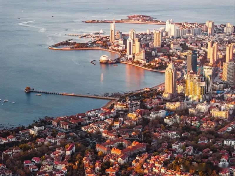 2025年上半年GDP前50位里，山东占了6席，青岛排13，GDP达8587.3