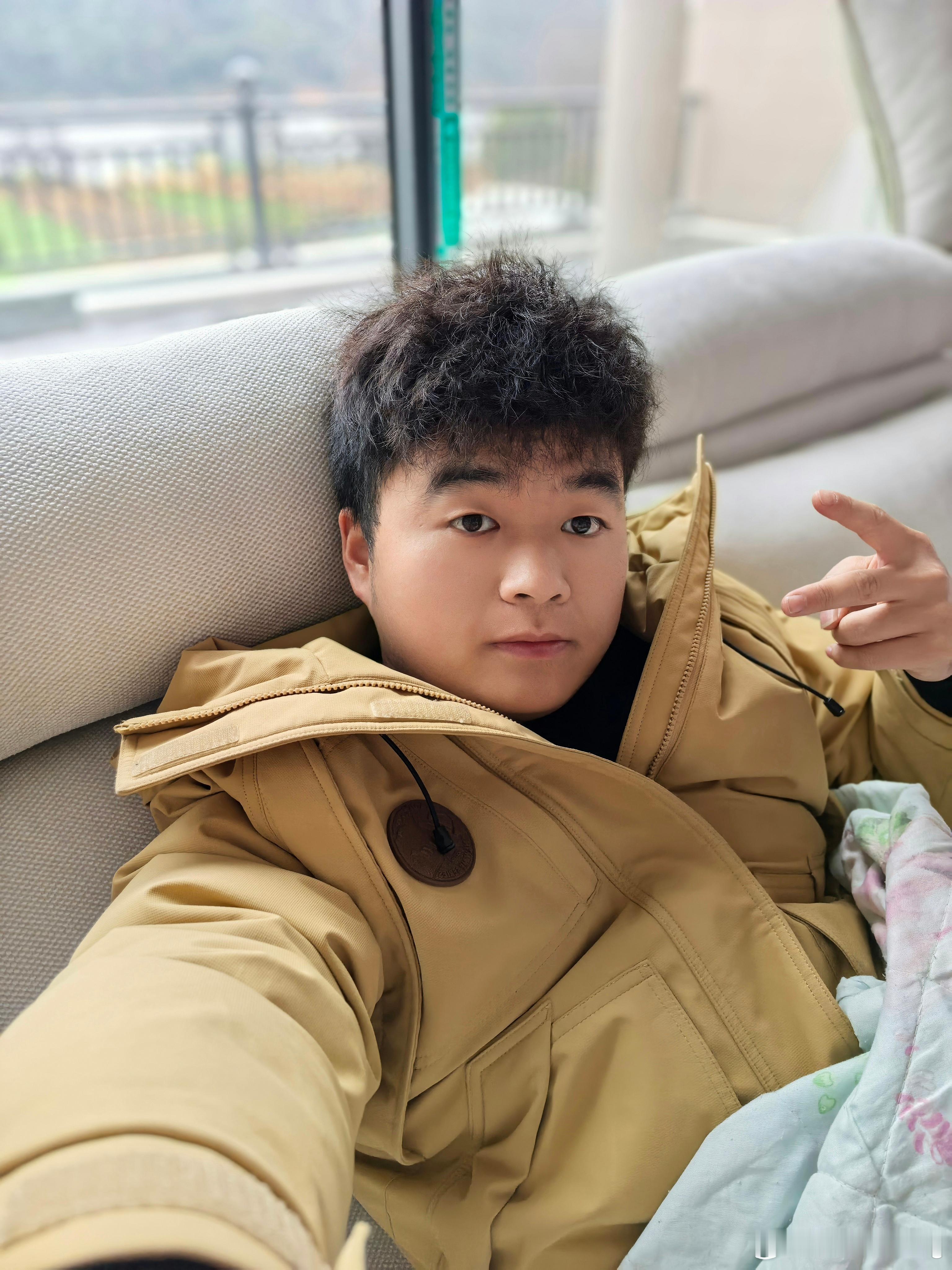 还得是老家舒服啊但是今年装修我不在家三楼的家具还没买电视也是我之前给爸妈买的小米