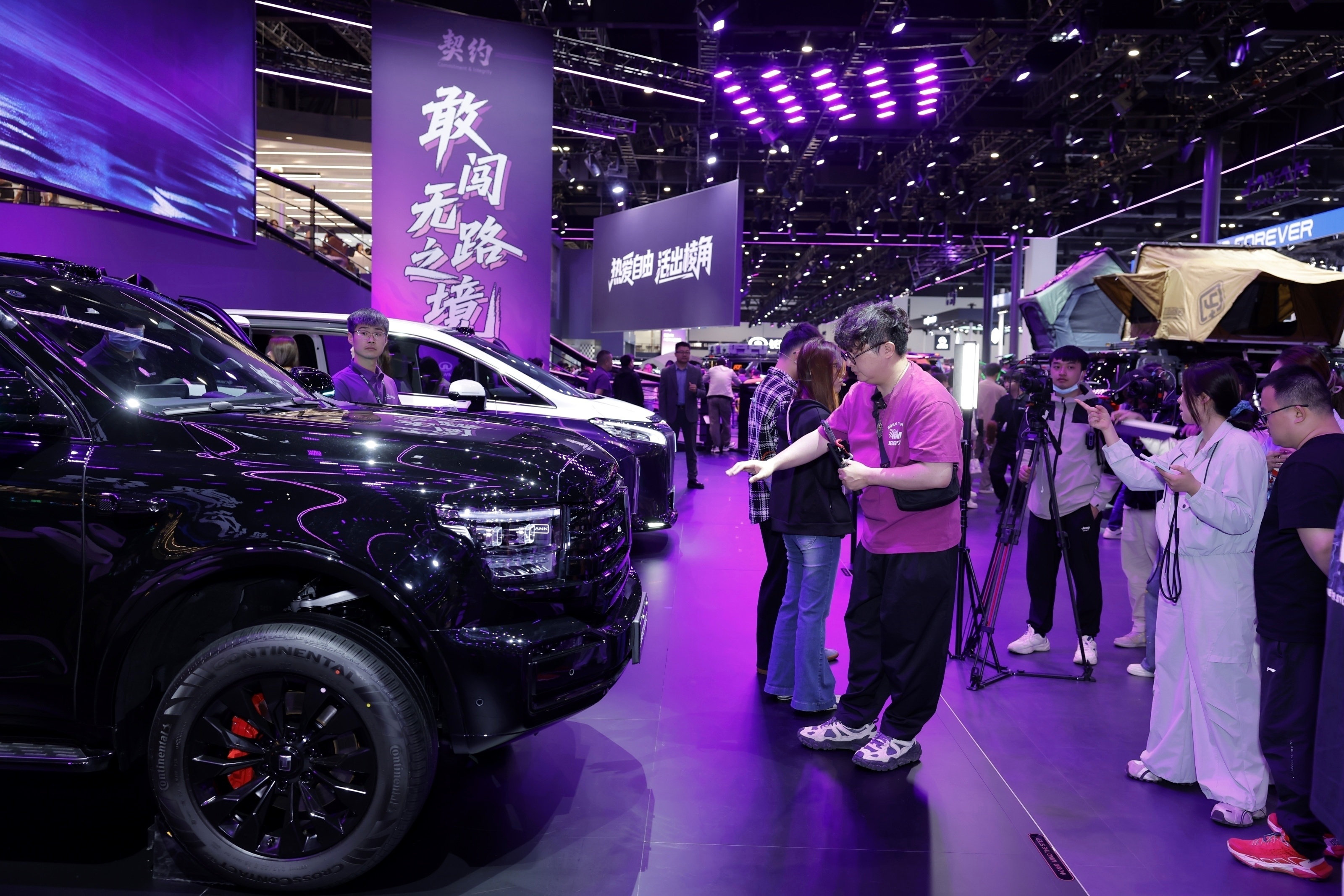 今天在北京车展上，长城汽车开启了它的第三个主题日——长城汽车改装文化日。直接请了