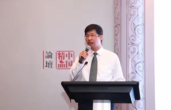 端着国内给的红利使劲捞钱，课卖到几千万流水，粉丝攒了几百万，转头就开始变脸。7月