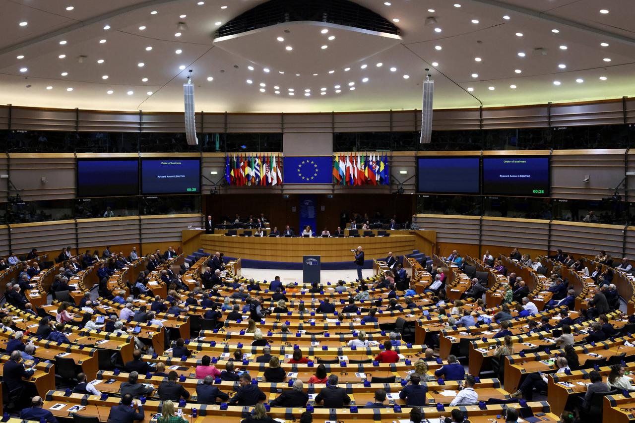 欧洲自己的屁股还没擦干净，却把脏水泼在了中国身上。
1月23日据《联合早报》报道