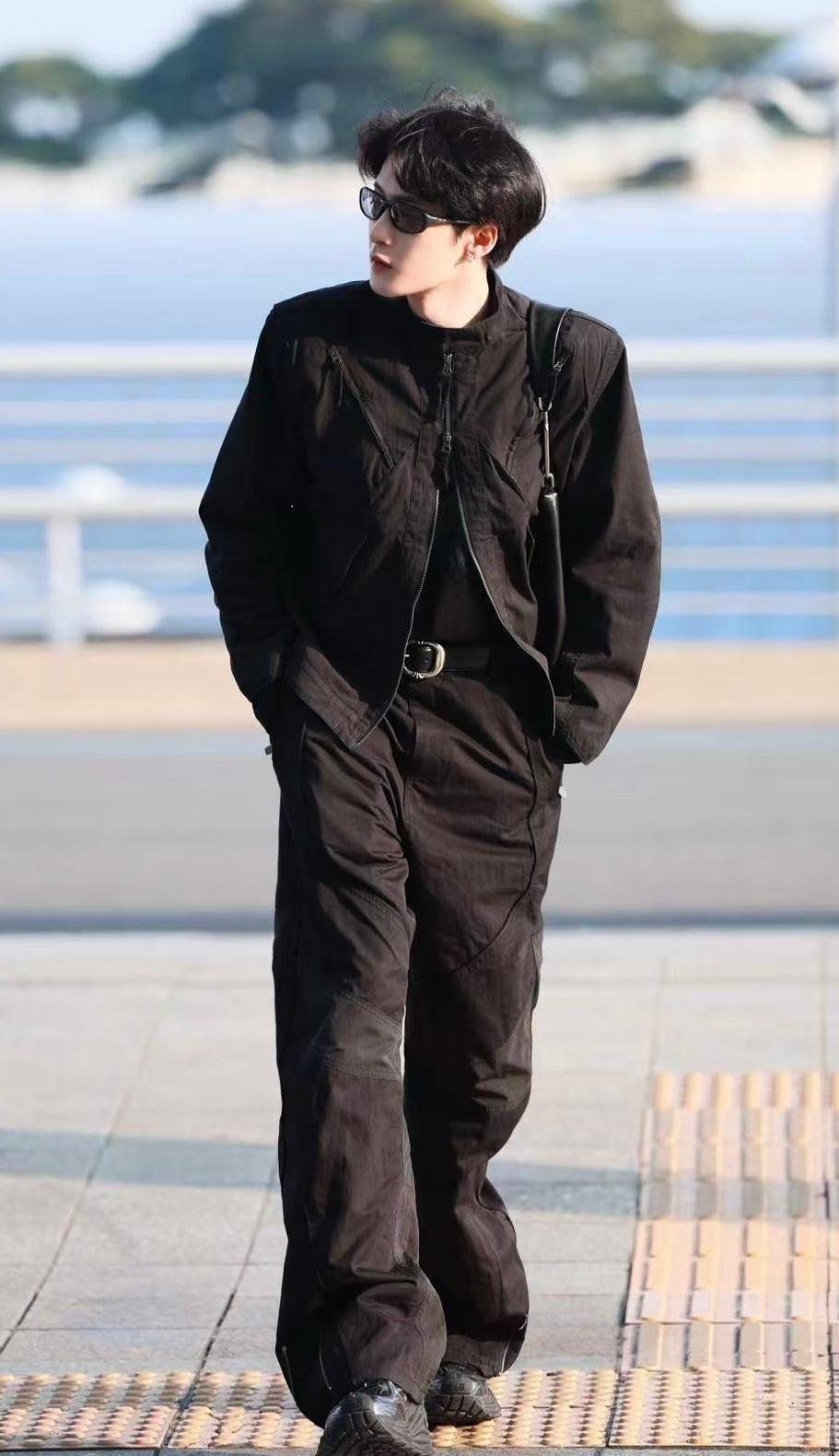 我爸硬是把机场当成了秀场，不知得迷倒多少泡菜妹@MIC檀健次JC-T ​​​