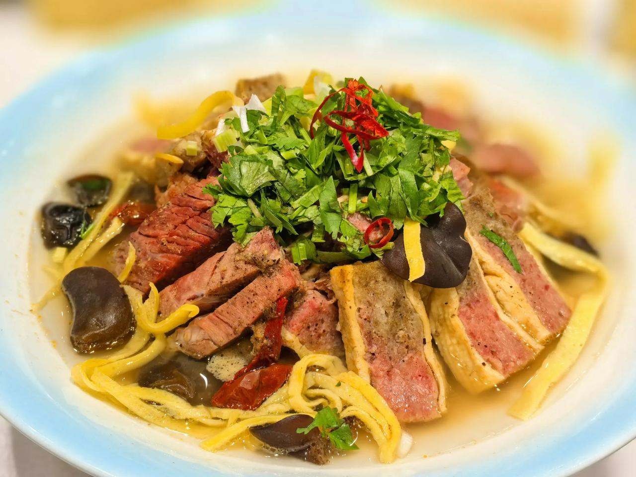 天水麻辣烫？不，天水人更喜欢八大碗，包括红烧肉，黄焖鸡，炖豆腐，烩粉条，里脊，糟