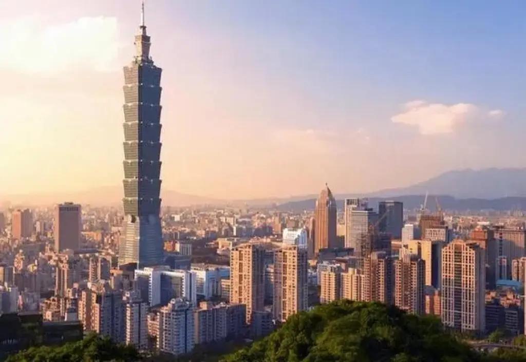 据说最开始的统一条件：除了外交，岛上一切军政要务都自主，武装、人事都可以自有，而
