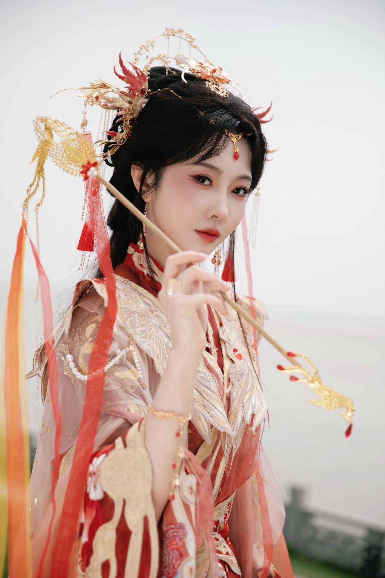 宣璐影视寒冬为工作变E哈哈哈“为工作做E”这个词太精准了，简直是我的互联网嘴替，