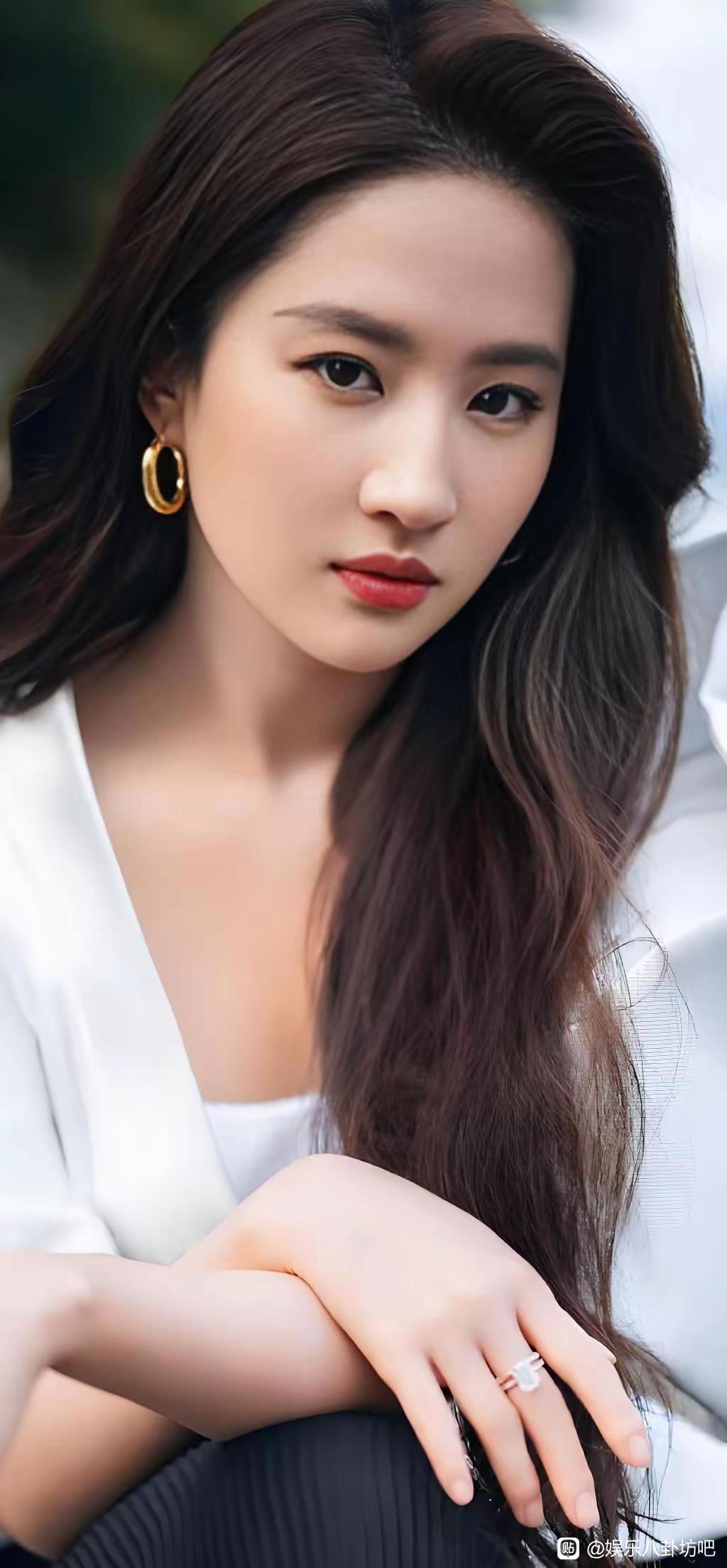 说真的，刘亦菲这辈子大概率就跟单身杠上了。

不是没人追，是她压根不想折腾了。大