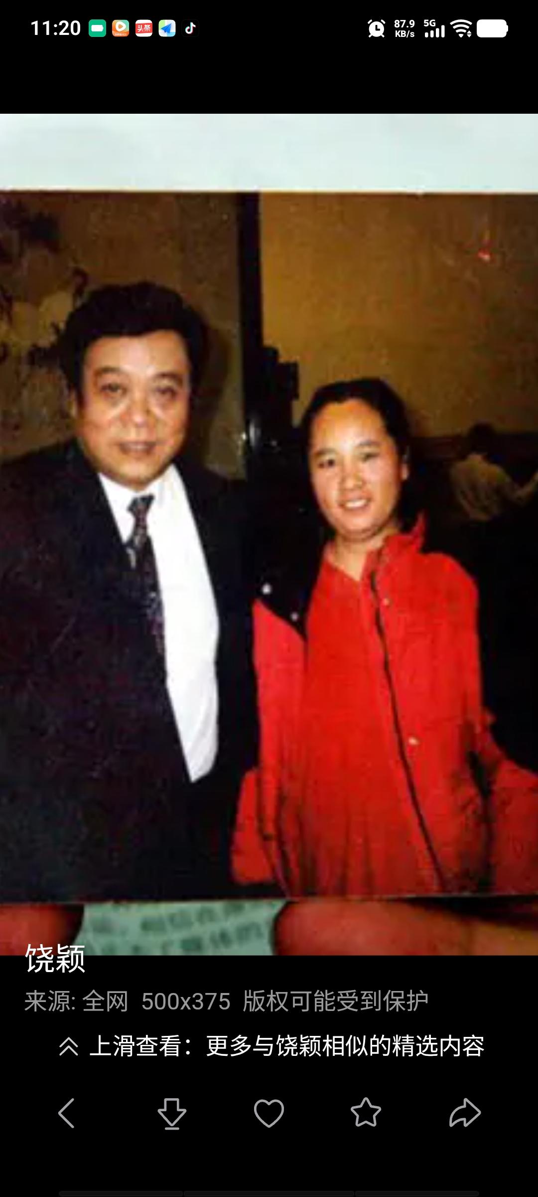 原评论认为饶颖告赵忠祥是因没得到想要的物质，赵小气不愿花大钱，这一观点与原文中饶