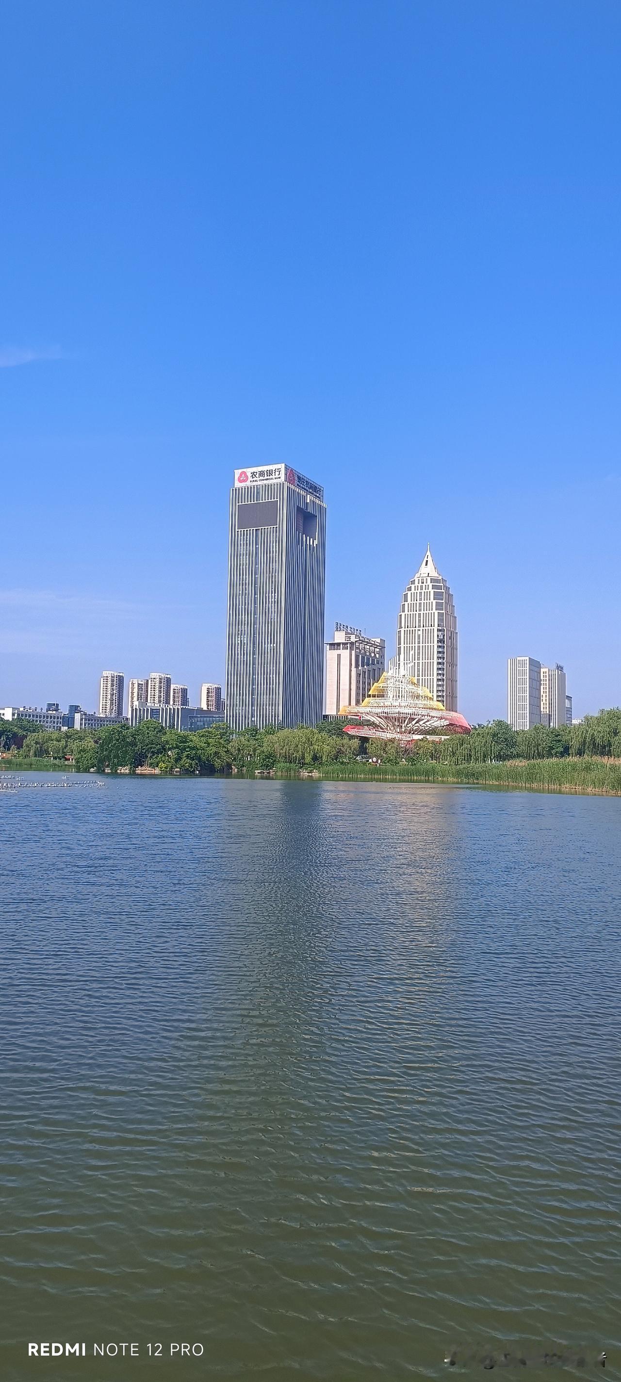 枣庄市政府原所在地市中区，在90年代北连齐村区南连峄城区，新城如果搬离到永安镇搞