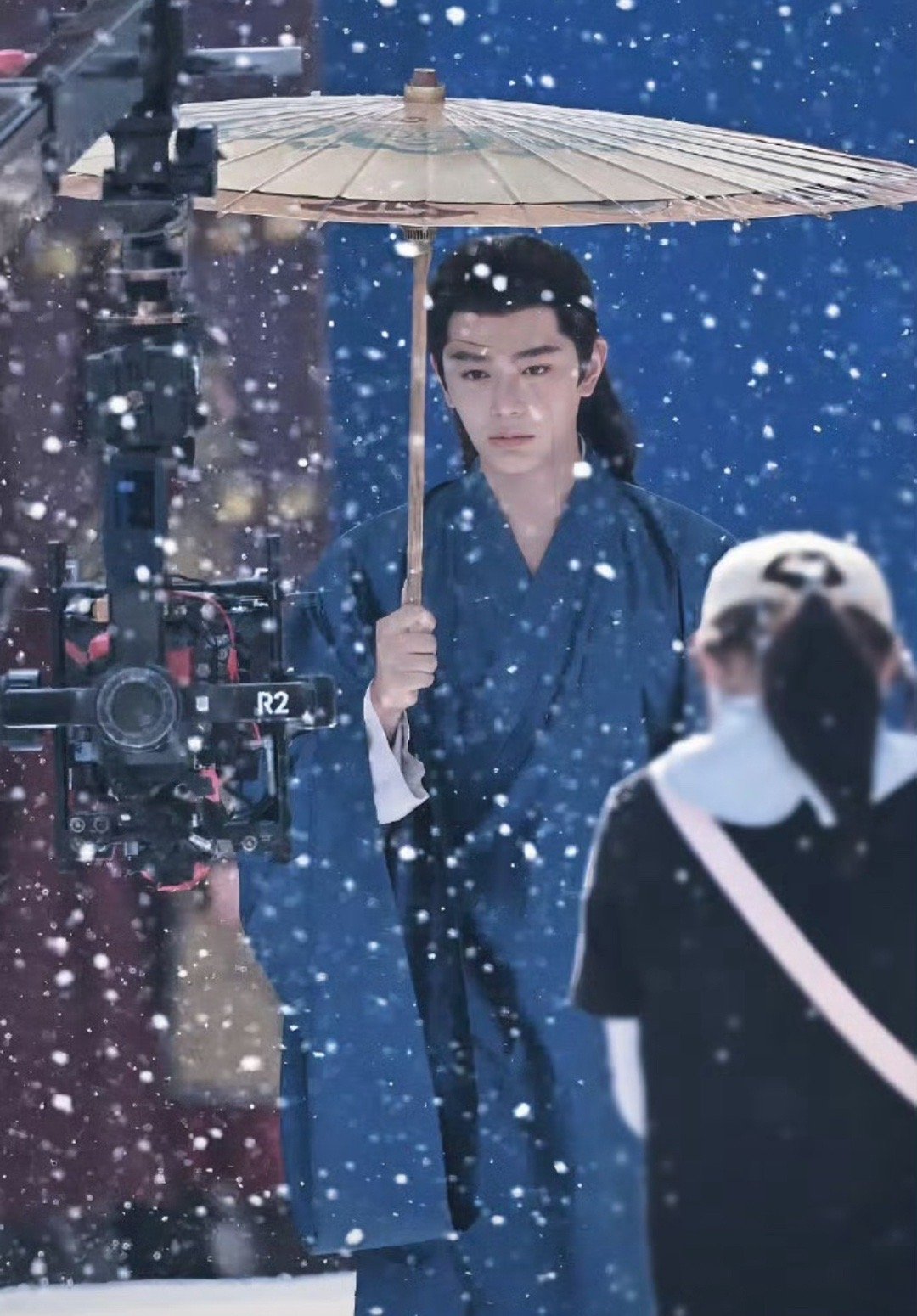 丁禹兮新剧路透🈶雪中撑伞be感拉满[苦涩][苦涩]眼神好有戏！ ​​​