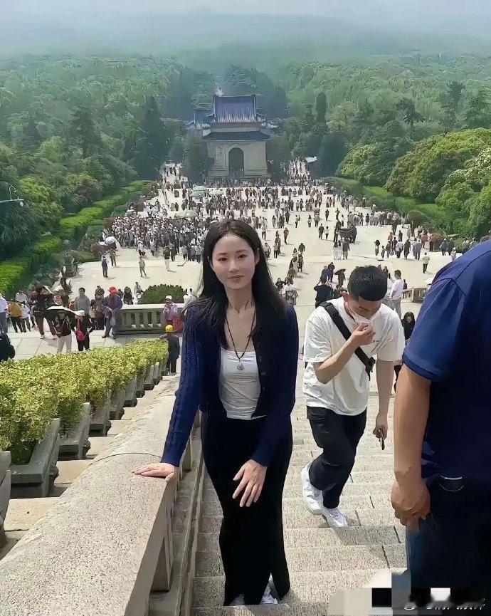 现在p图技术真牛，一键消除  