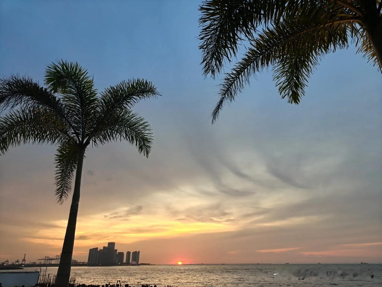 在海口与一位60后的银行前辈交流，海口是独一无二的，唯一一个经历两波房地产周期。