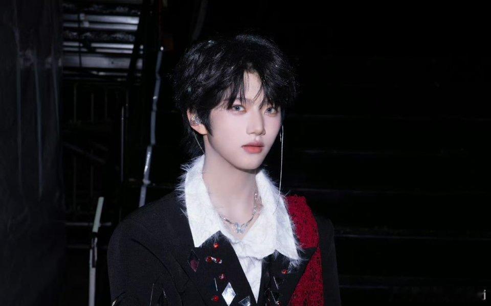 明日荣耀之战演唱会双人舞台：王橹杰 张函瑞 《lovely》 好期待 