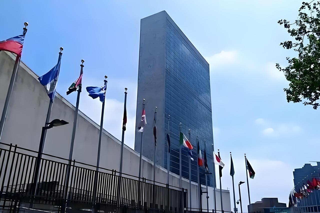 彭博社报道：美国目前总共拖欠会费30多亿美元，还有哪些国家拖欠联合国会费？
还有