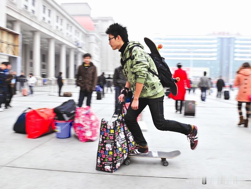 少年千里寻母，耗尽赤诚终懂：有些家，从来不属于自己
 
年少最深的执念，往往源于