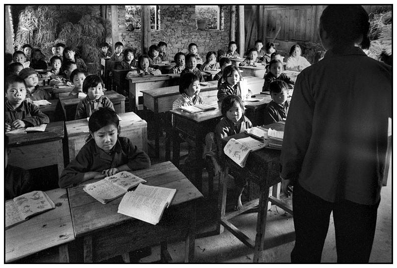 明年我估计我就得被动换学校了！

开学三天了，学生稳定了，全校加上我就五位老师，