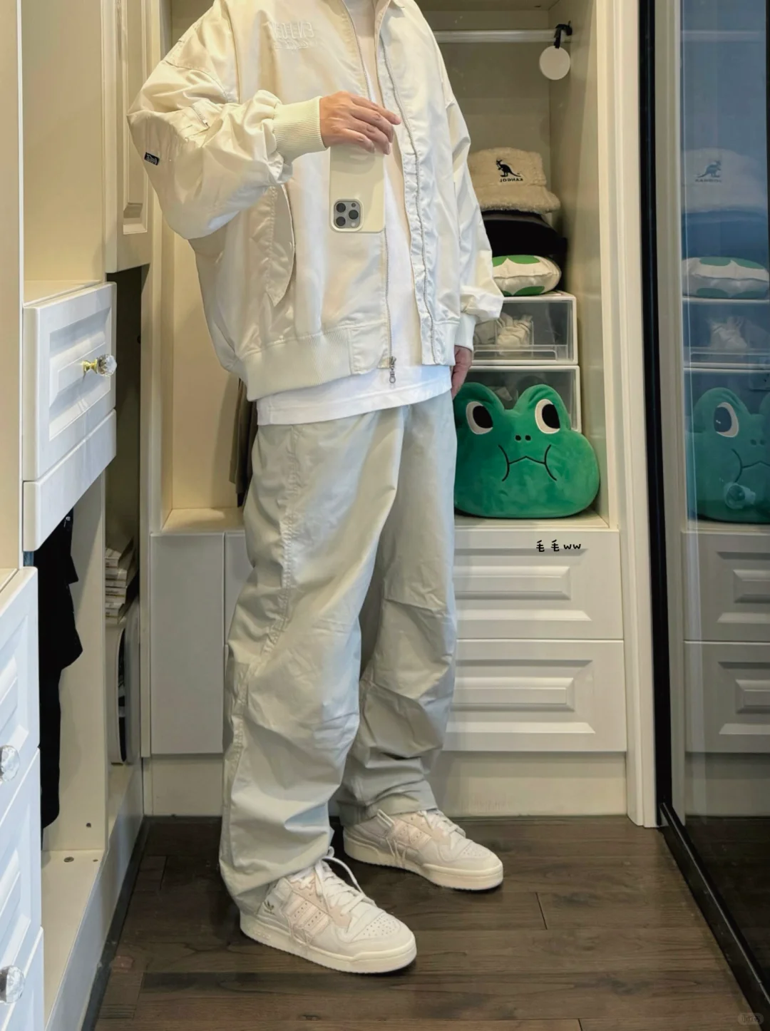 降落伞裤｜白色系穿搭