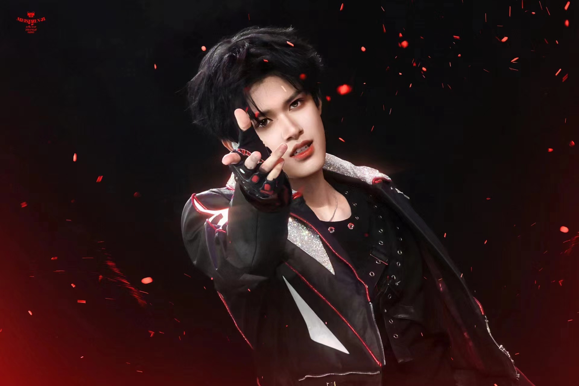 张极脸蛋天才来的张极的脸蛋真的自带柔光，细腻耐看气质干净，站在舞台上就是最亮眼的