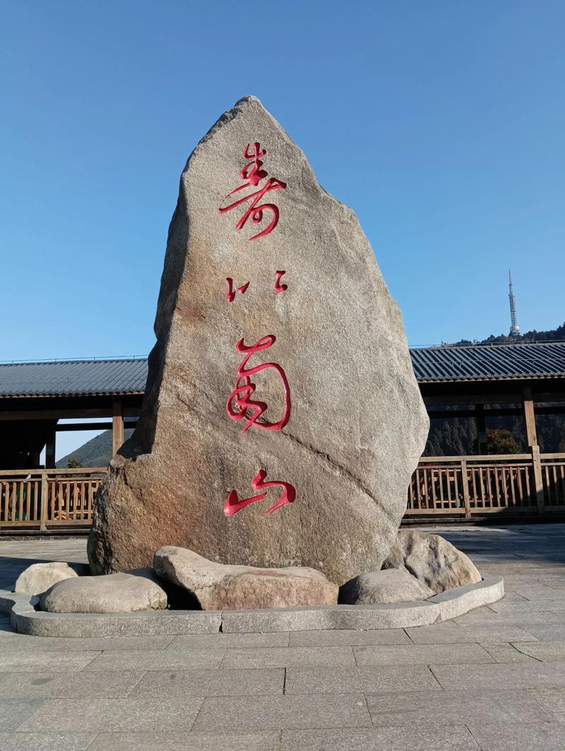 寿比南山，南山是指哪一座山？
     “寿比南山”中的南山有多种说法。有人认为